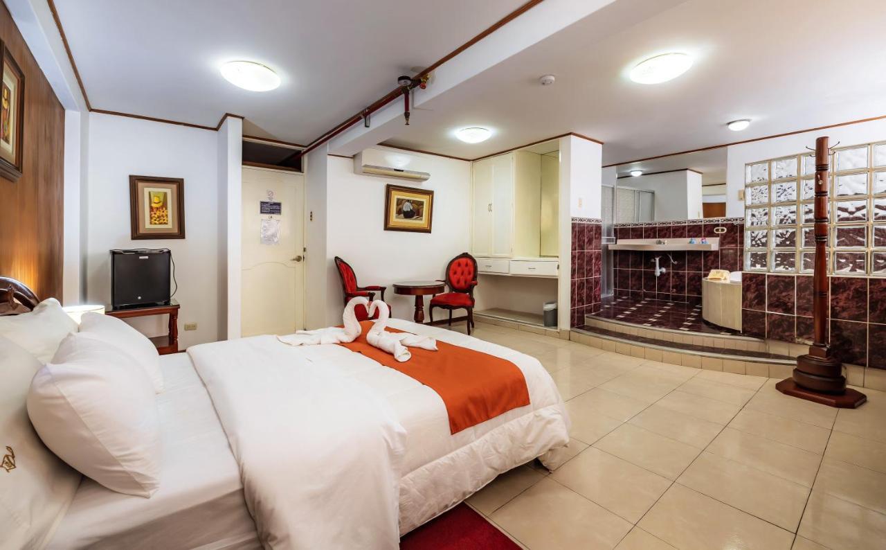 Recreo Hotel Trujillo Esterno foto