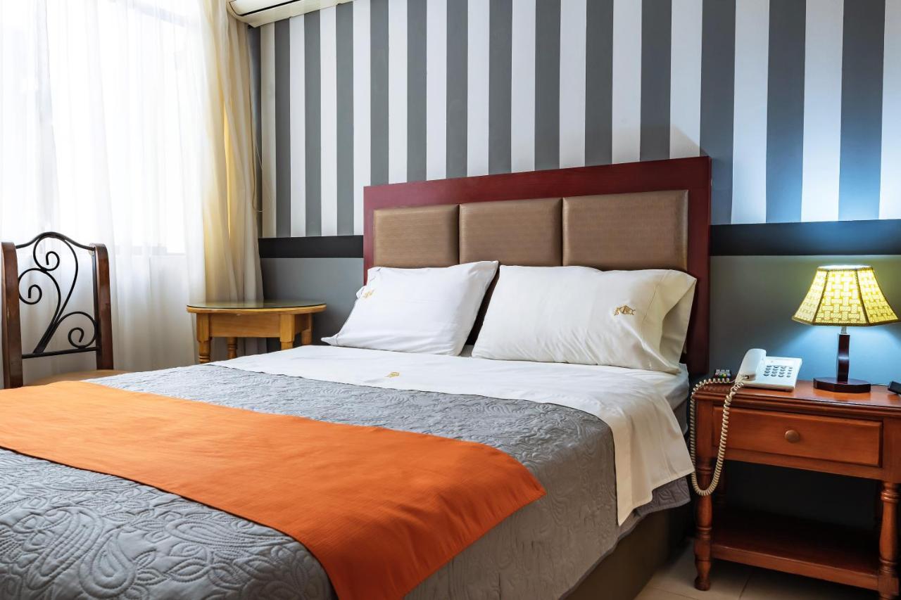 Recreo Hotel Trujillo Esterno foto