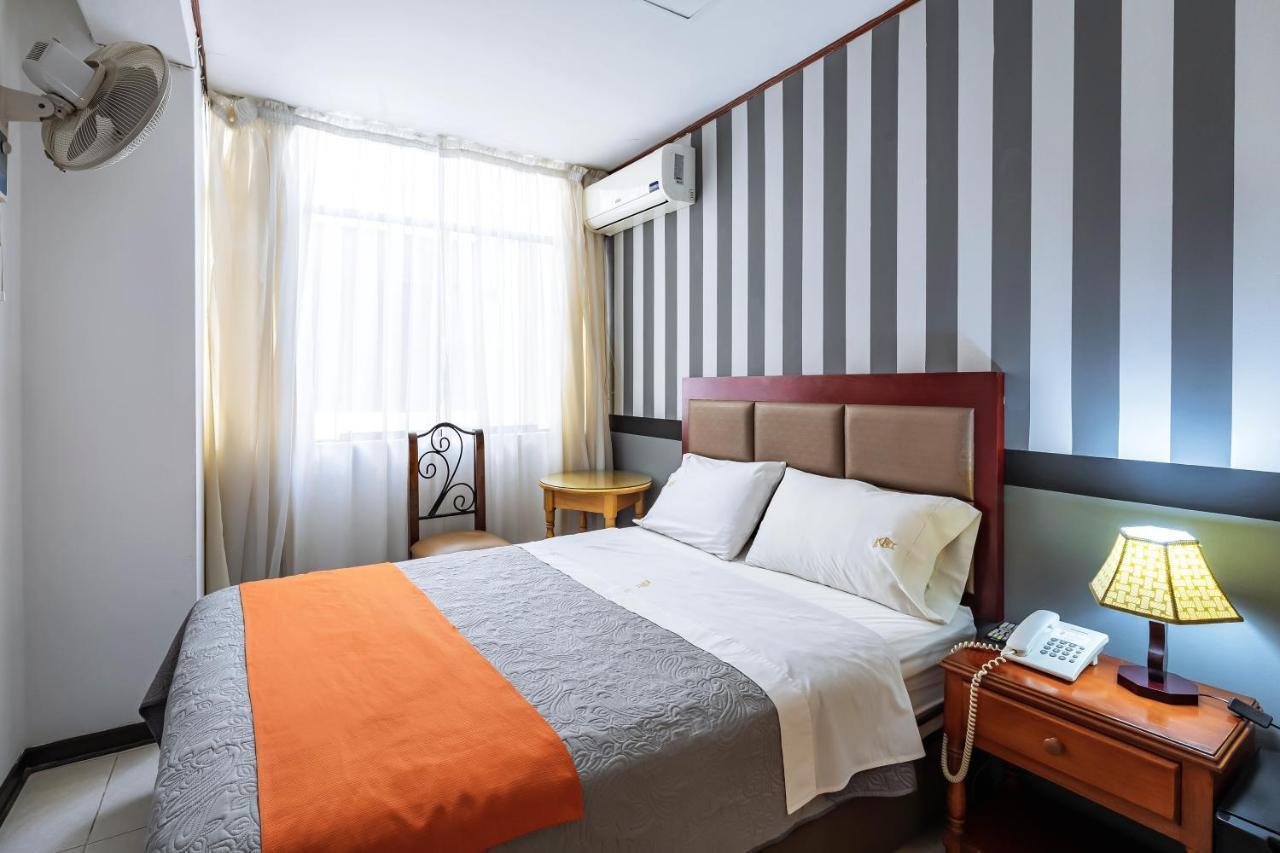Recreo Hotel Trujillo Esterno foto