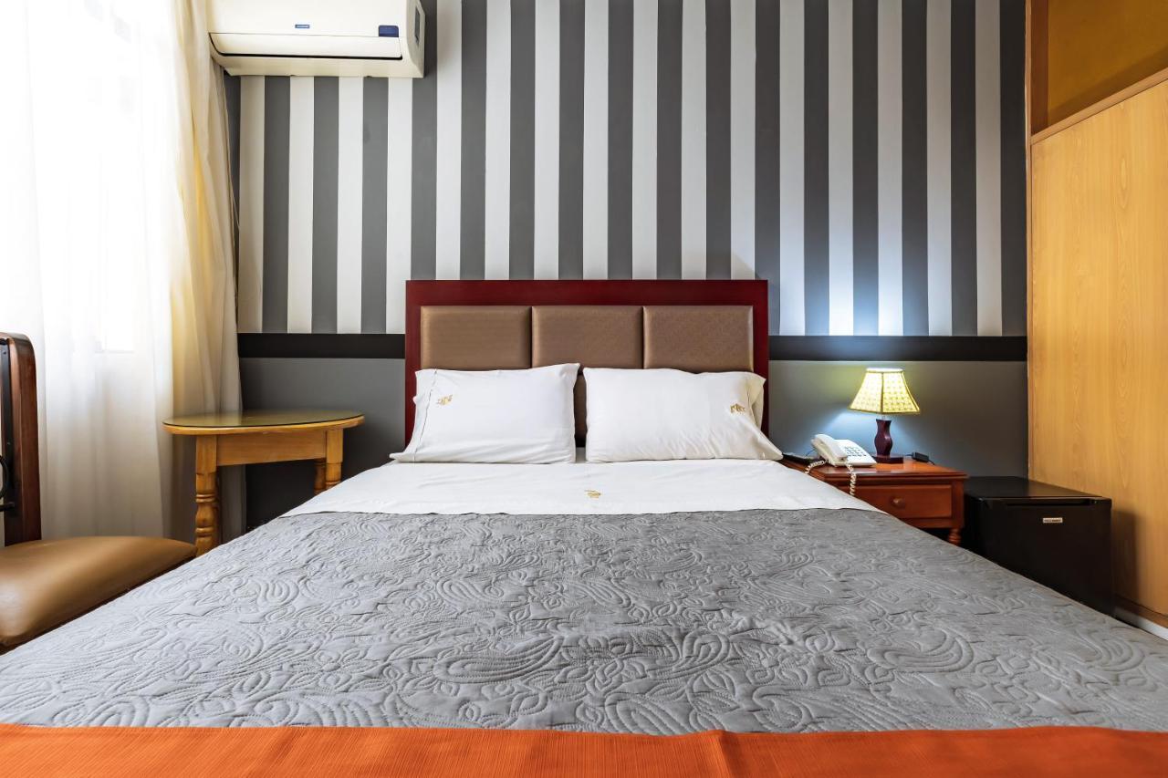 Recreo Hotel Trujillo Esterno foto