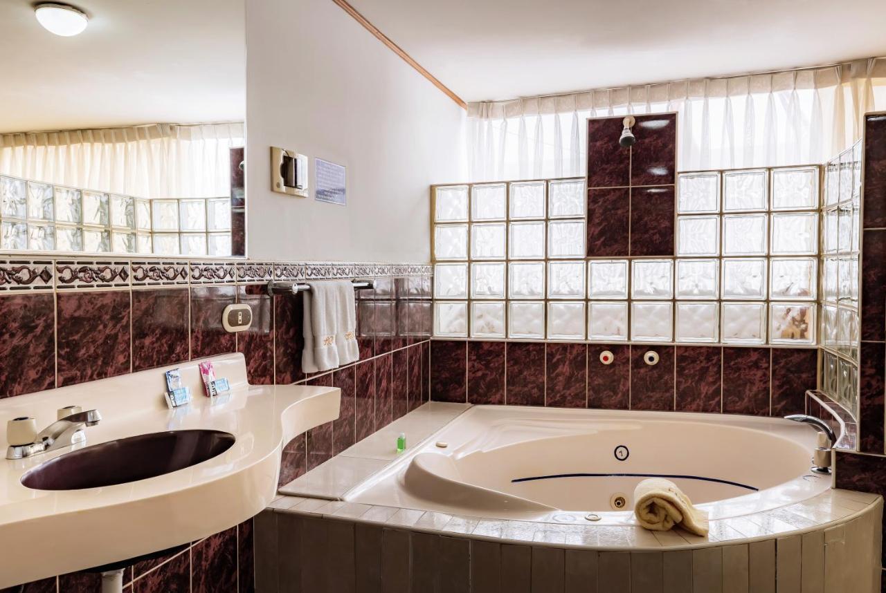 Recreo Hotel Trujillo Esterno foto