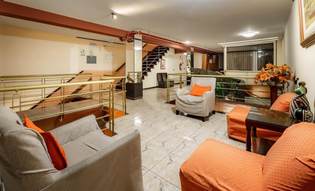 Recreo Hotel Trujillo Esterno foto