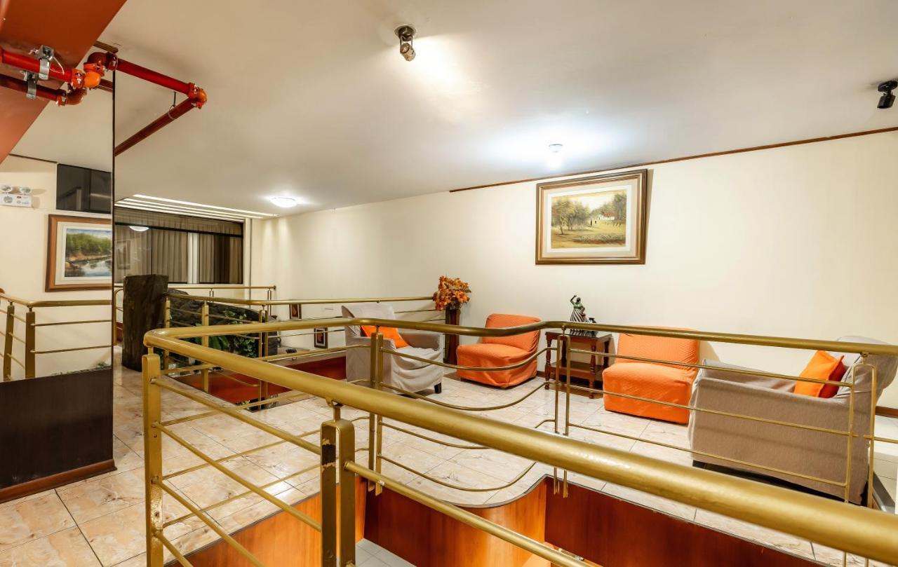 Recreo Hotel Trujillo Esterno foto