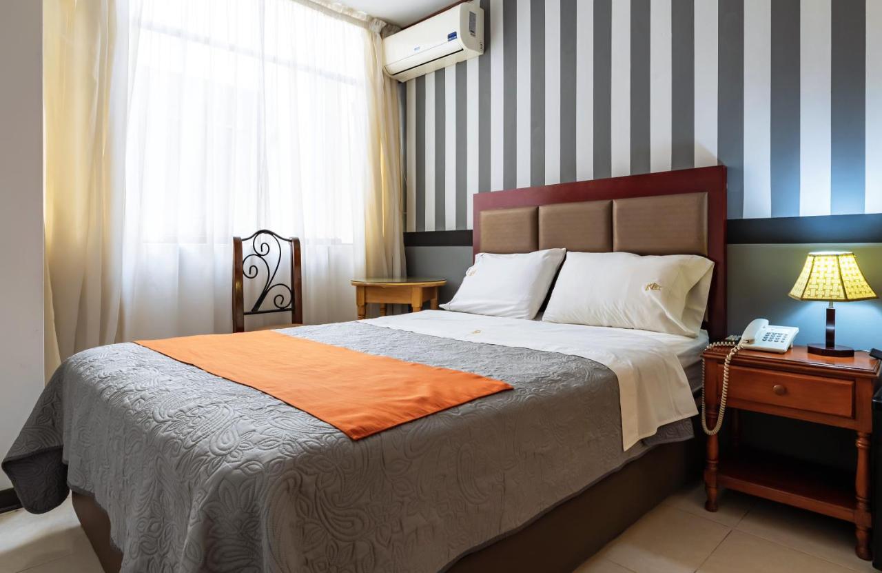 Recreo Hotel Trujillo Esterno foto