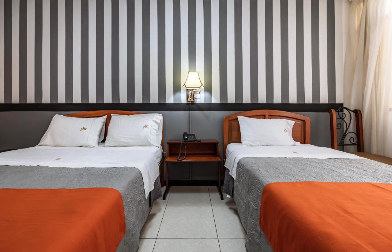 Recreo Hotel Trujillo Esterno foto