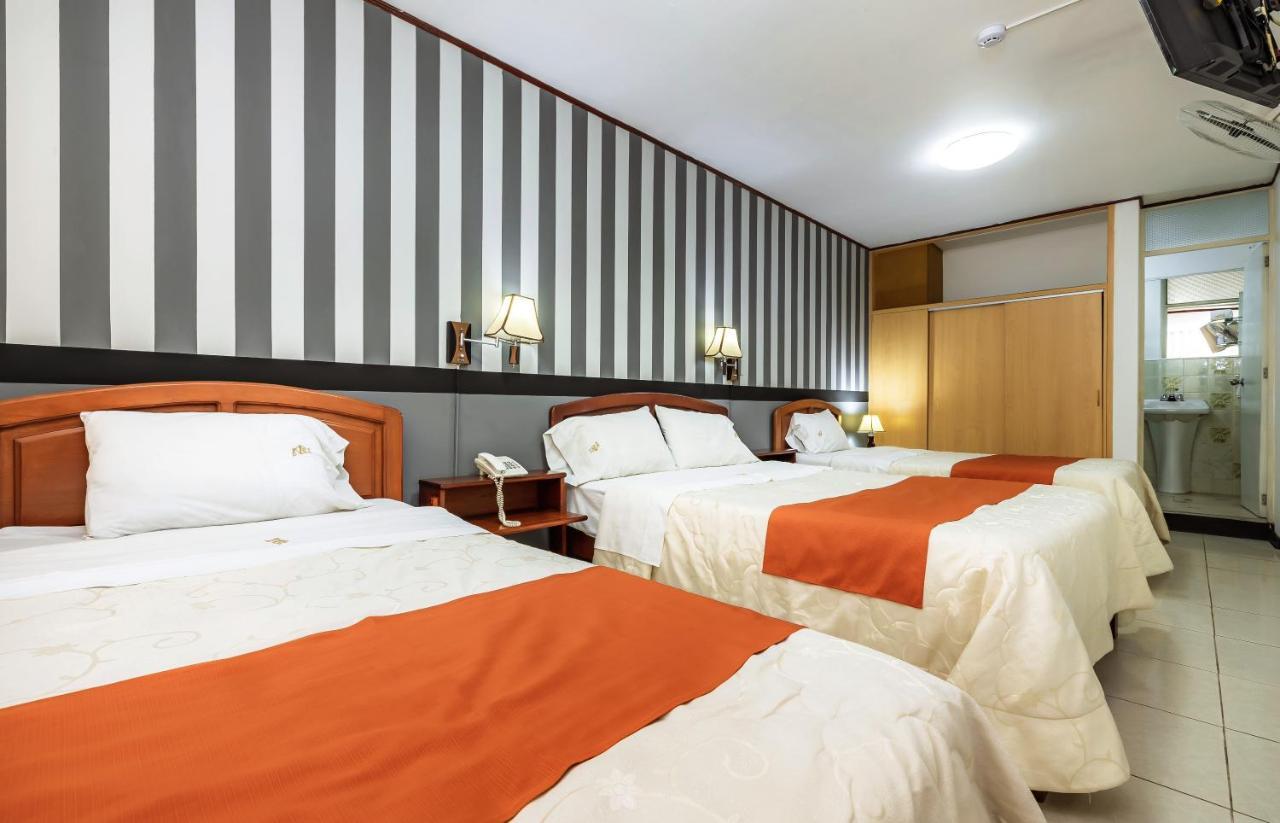 Recreo Hotel Trujillo Esterno foto