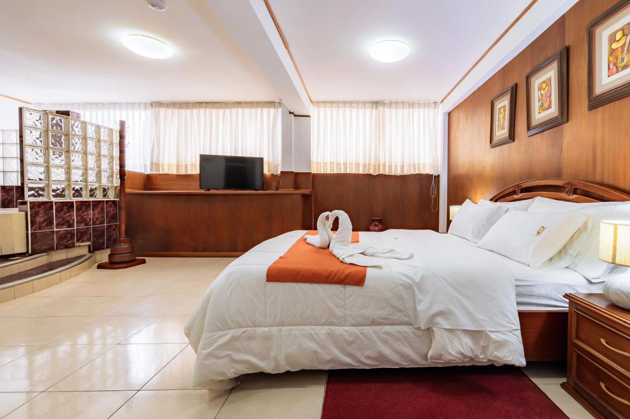 Recreo Hotel Trujillo Esterno foto