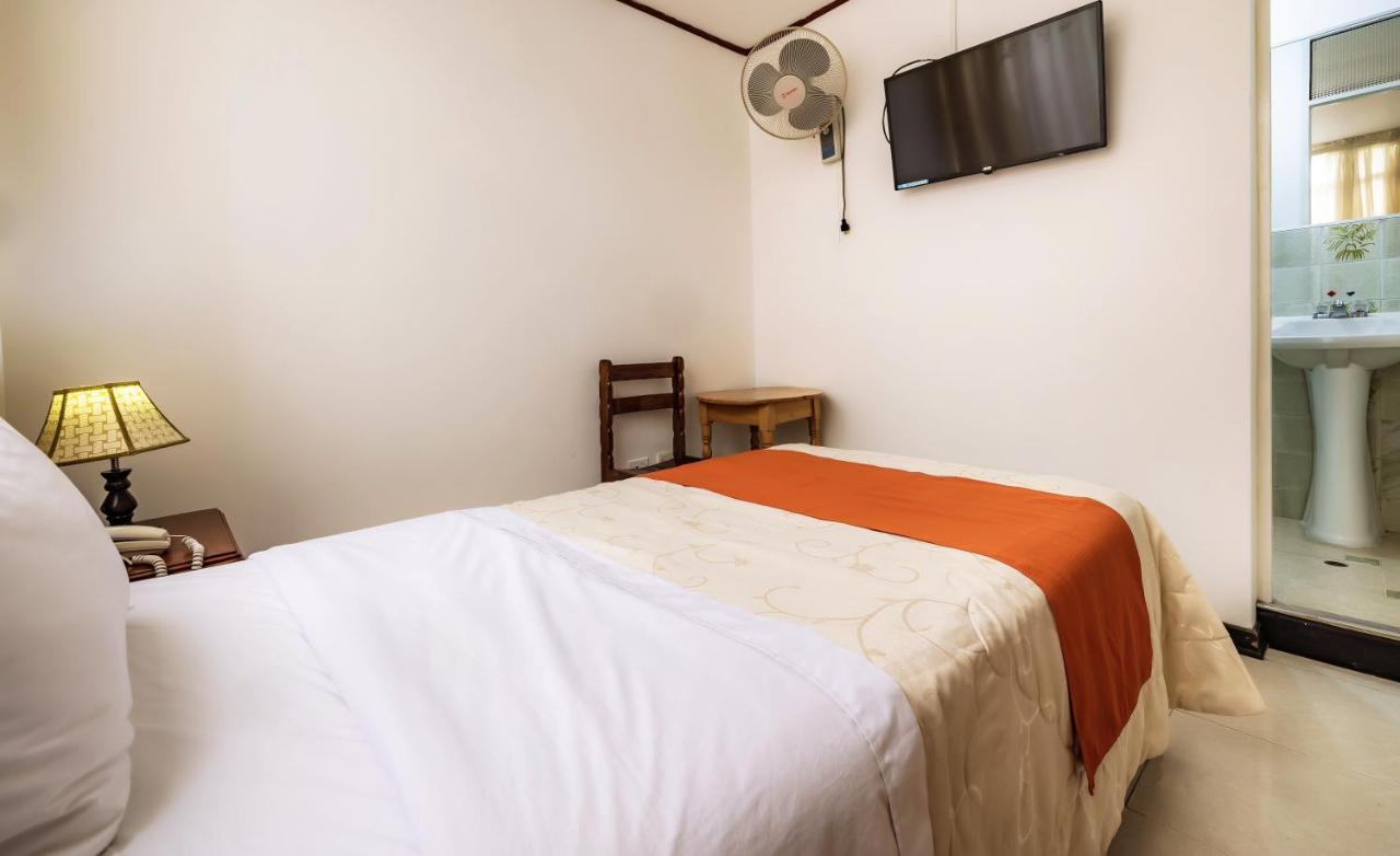 Recreo Hotel Trujillo Esterno foto