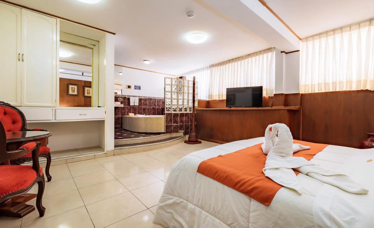 Recreo Hotel Trujillo Esterno foto