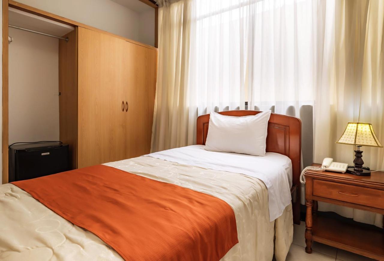 Recreo Hotel Trujillo Esterno foto