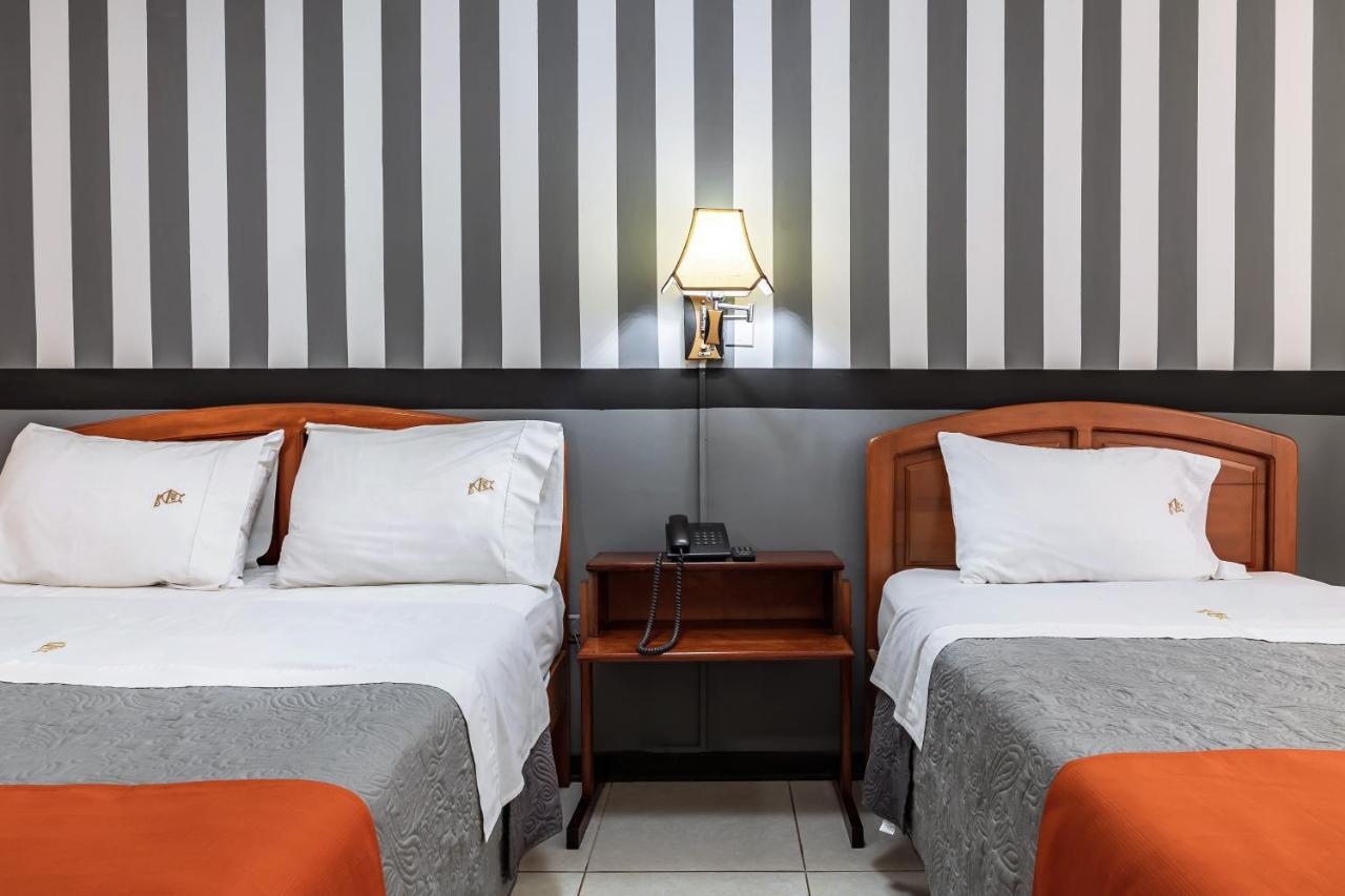 Recreo Hotel Trujillo Esterno foto